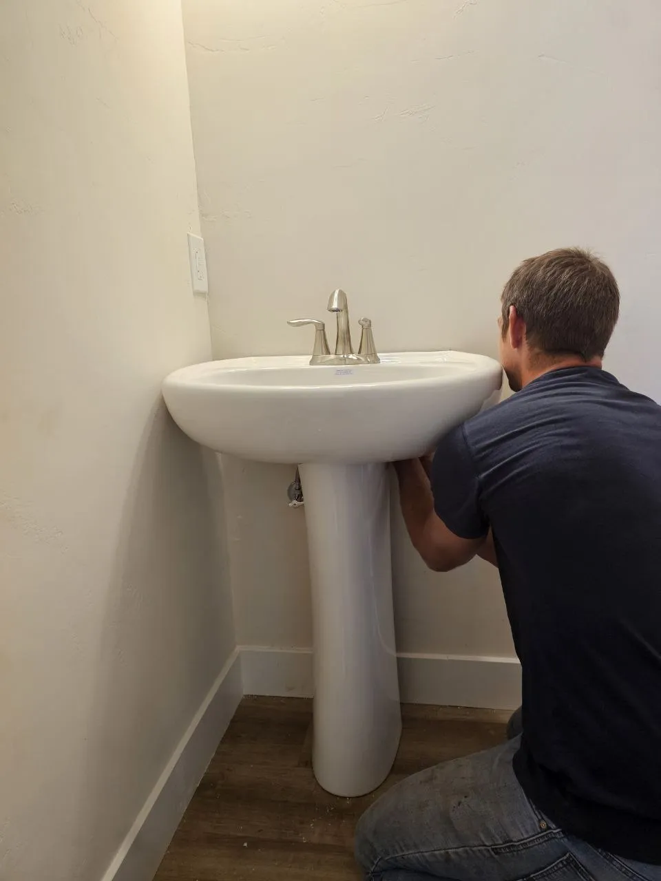 Pedestal sink installation